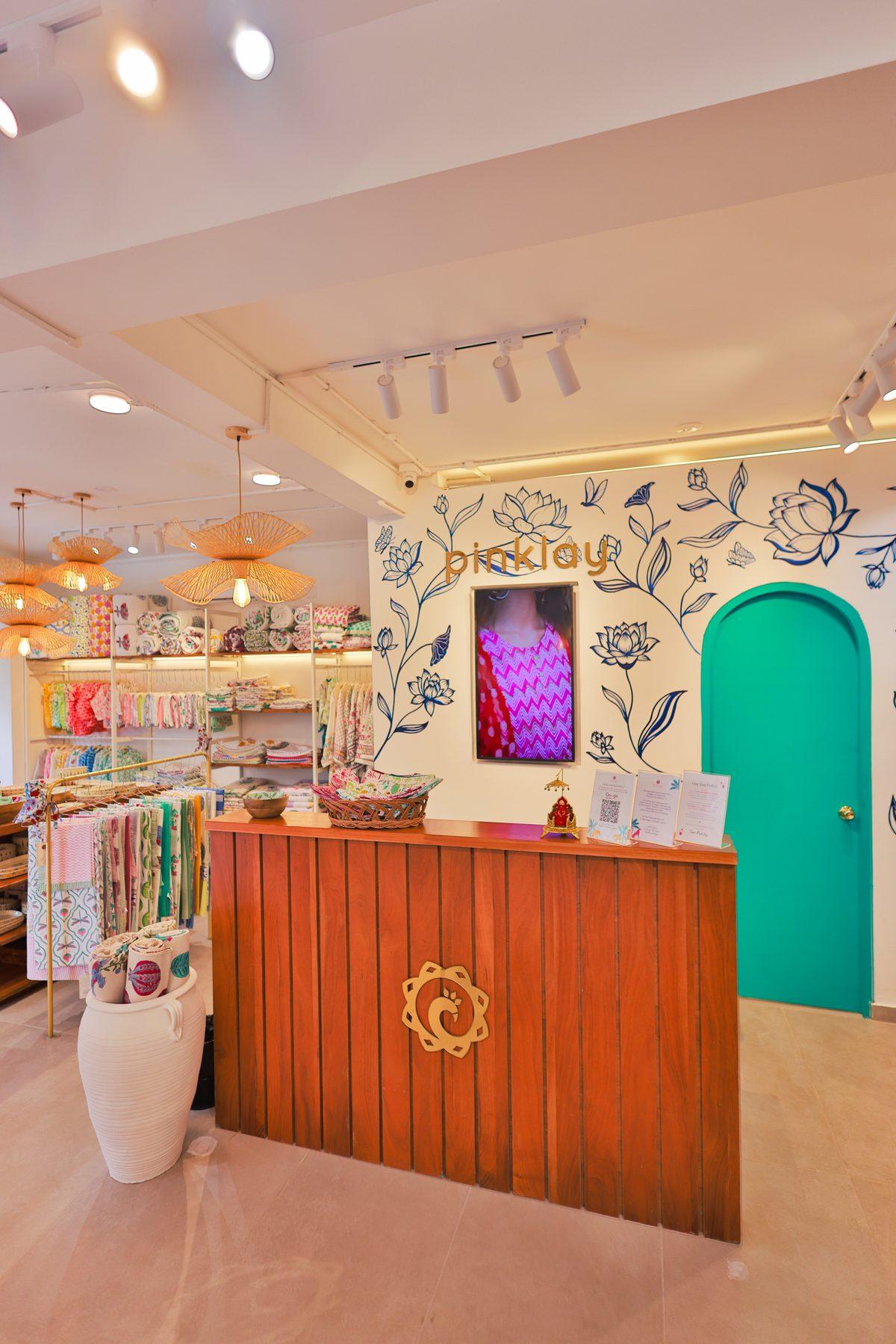 Pinklay interior